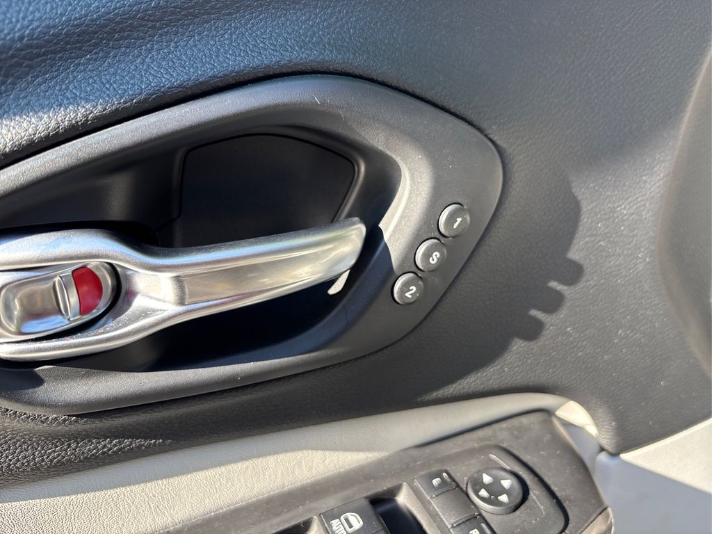 2019 Jeep Cherokee Limited photo 20