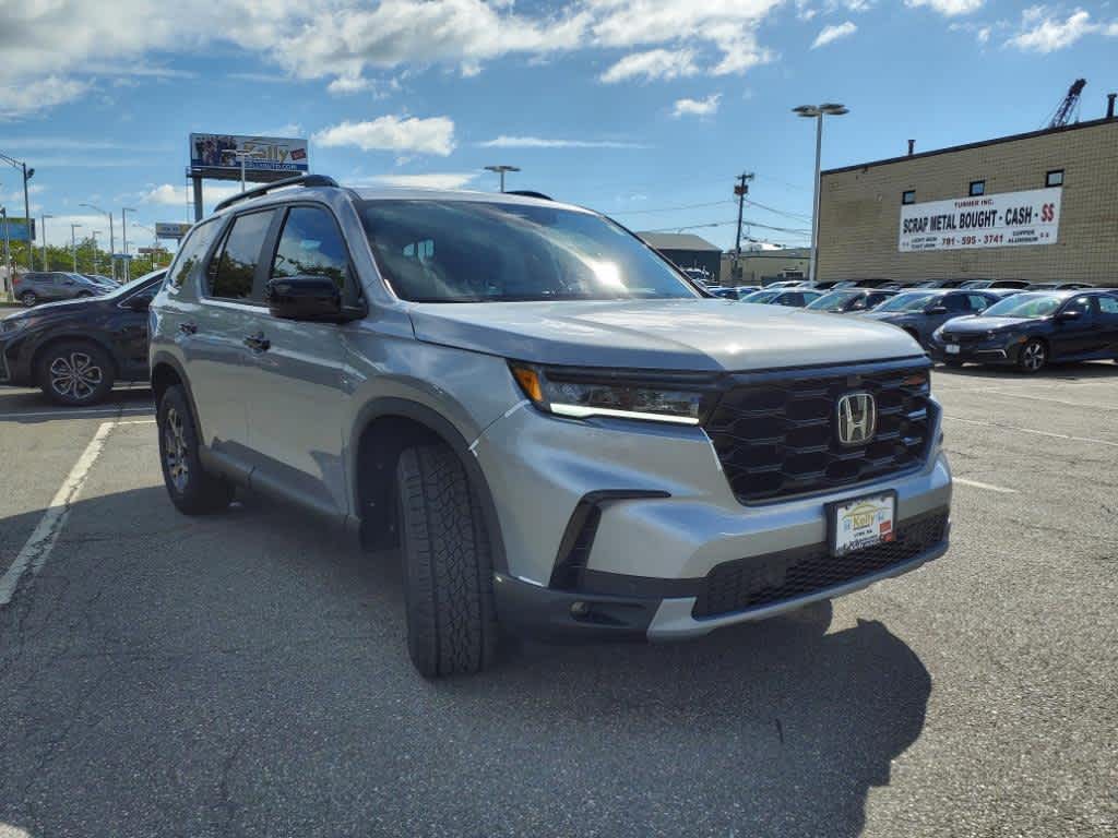 2025 Honda Pilot TrailSport photo 2