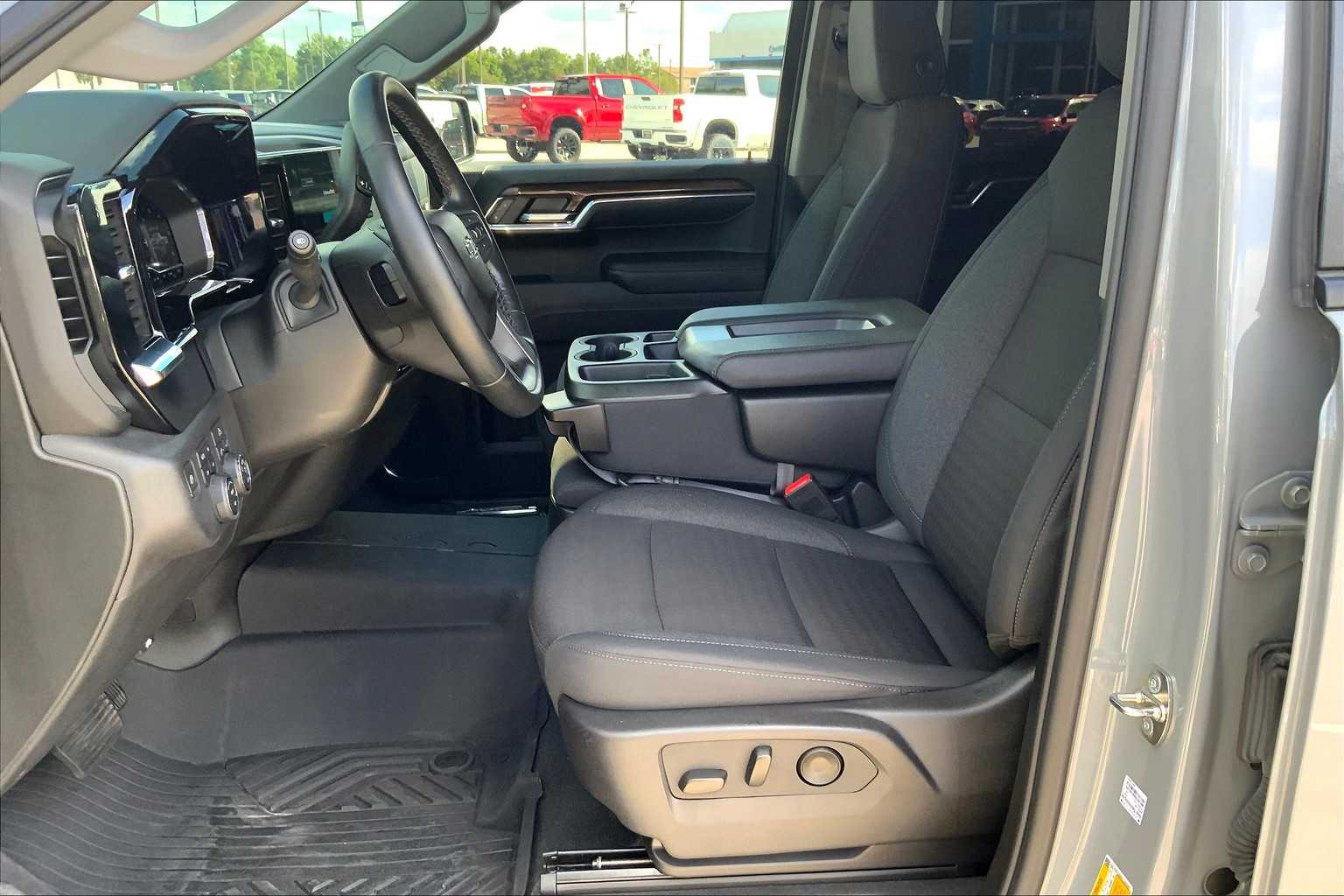 2024 Chevrolet Silverado RST photo 7