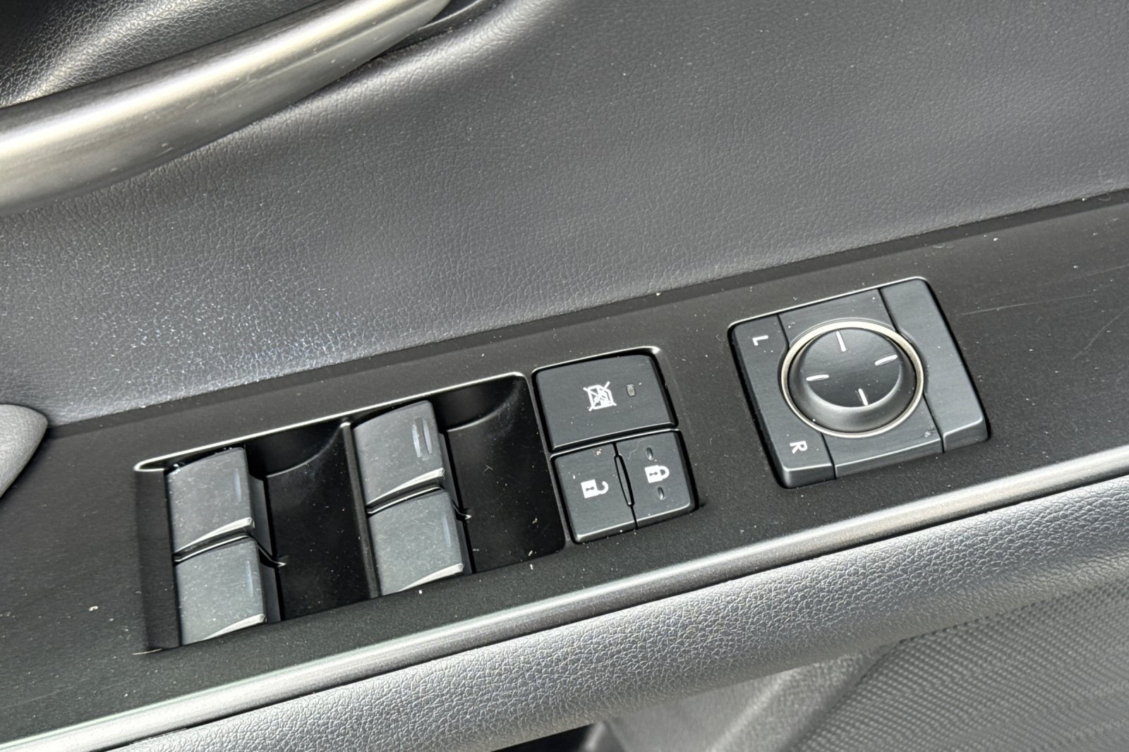 2019 Lexus UX 250h photo 13