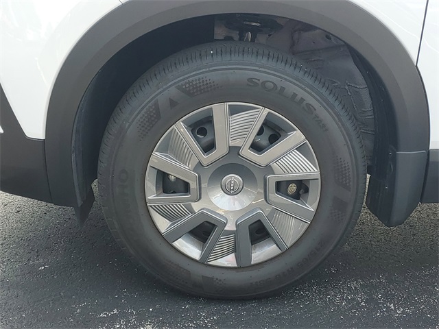 2025 Nissan Kicks S photo 4