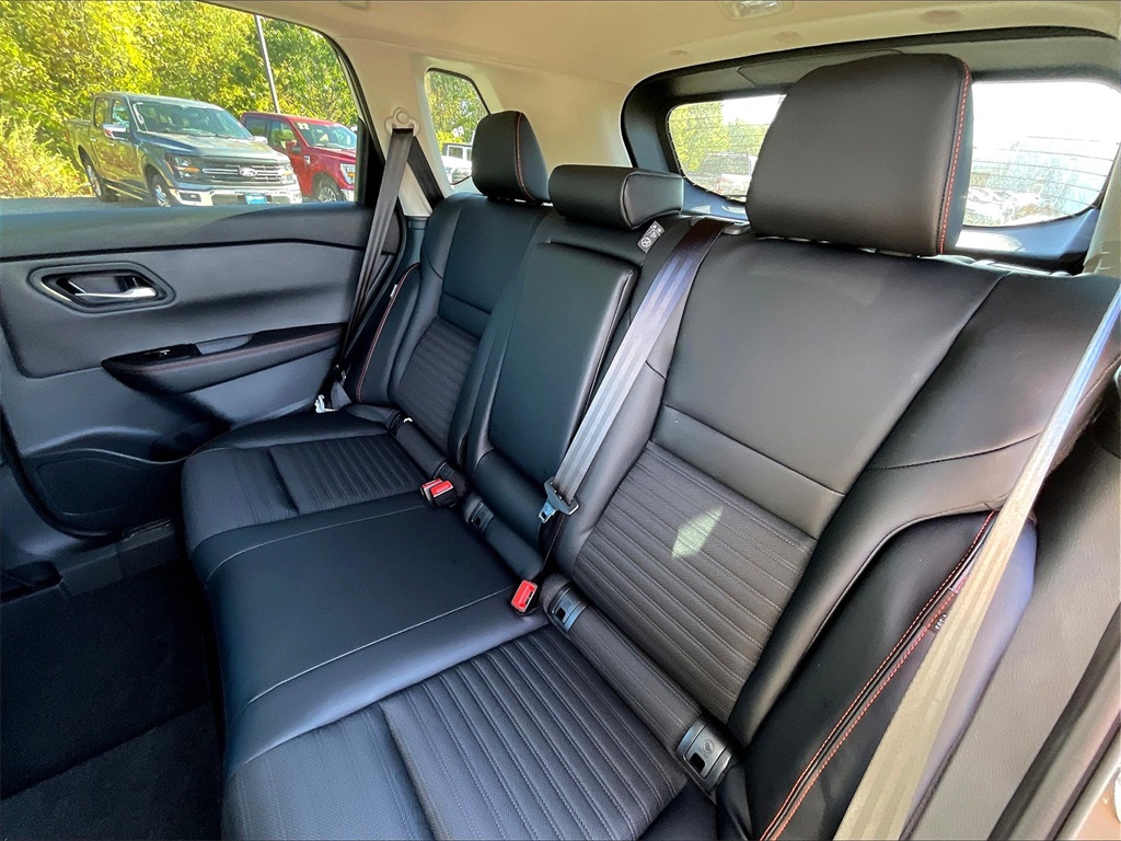 2026 Nissan Rogue SV photo 14