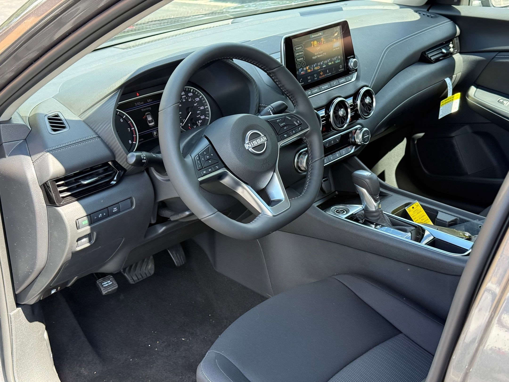 2025 Nissan Sentra SV photo 3