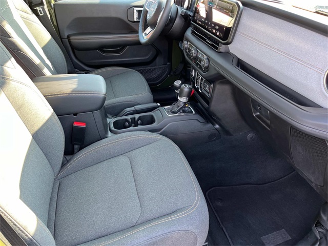 2024 Jeep Wrangler Sahara photo 22