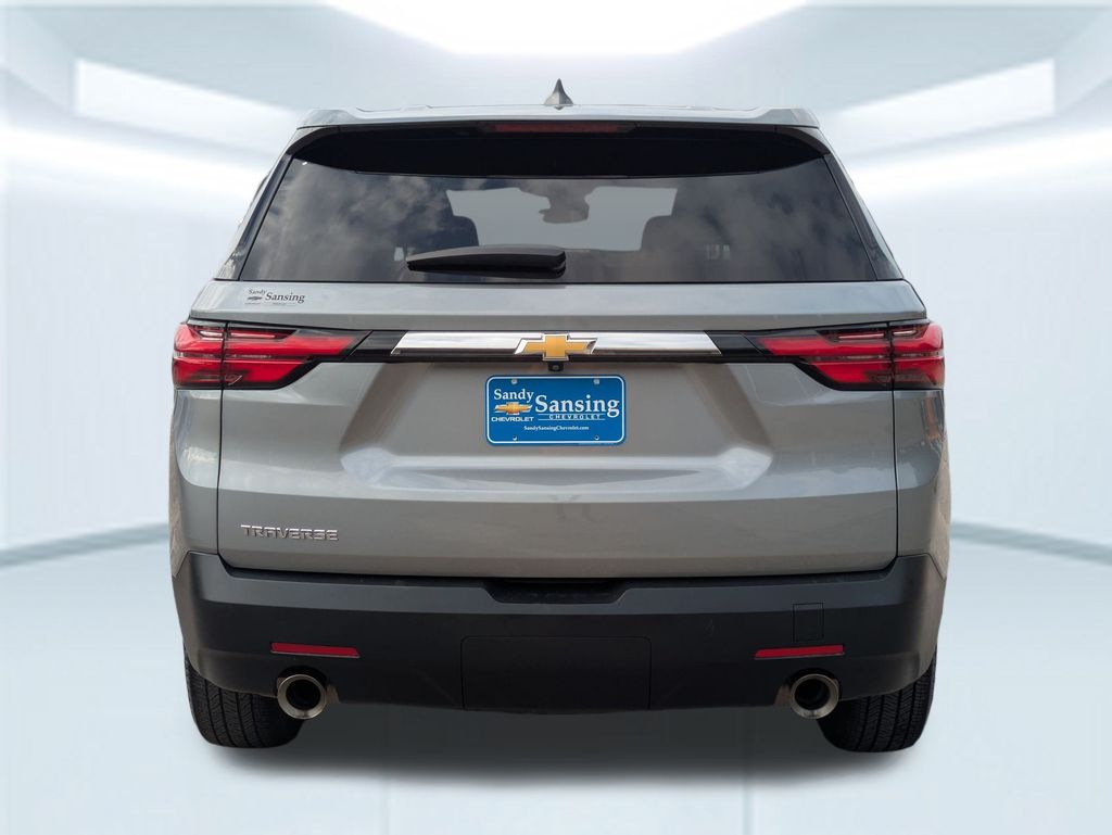 2023 Chevrolet Traverse LS photo 4
