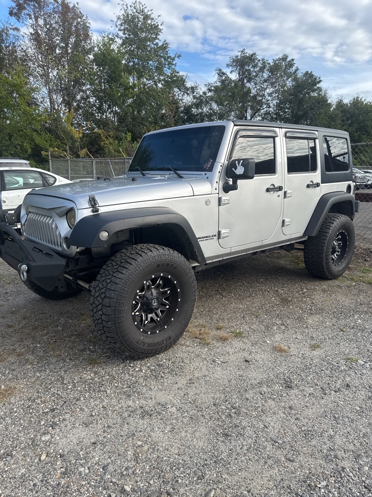 2011 Jeep Wrangler Unlimited Sahara photo 8