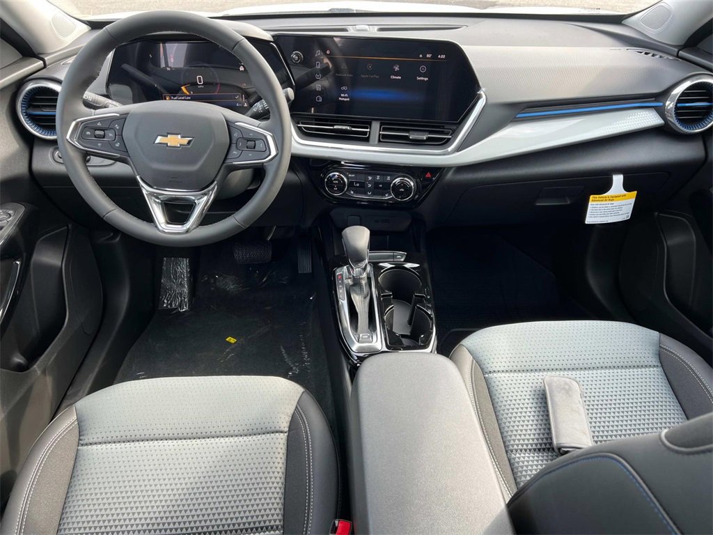 2025 Chevrolet Trax LT photo 10