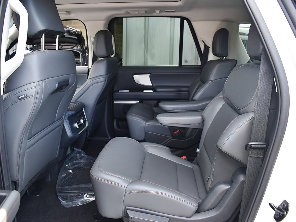 2025 Ford Expedition MAX photo 5