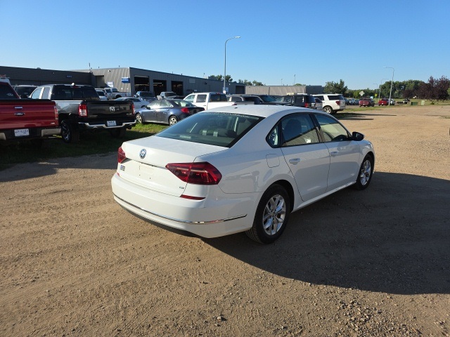 2018 Volkswagen Passat 2.0T S photo 6