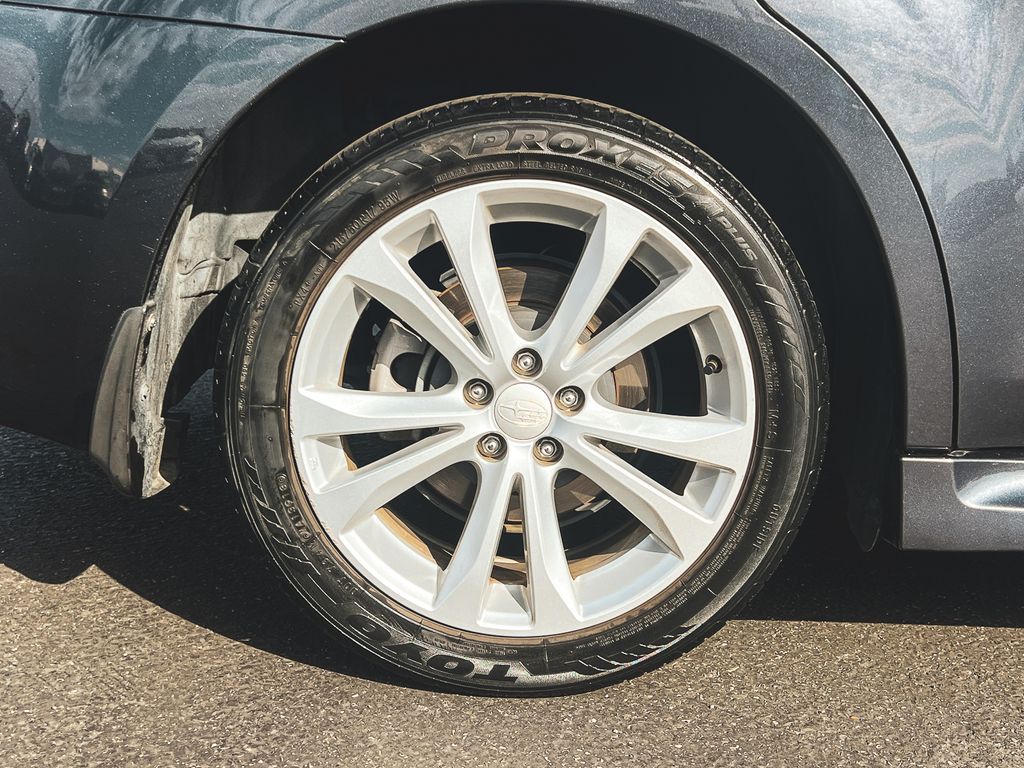 2013 Subaru Legacy 2.5i Premium photo 4