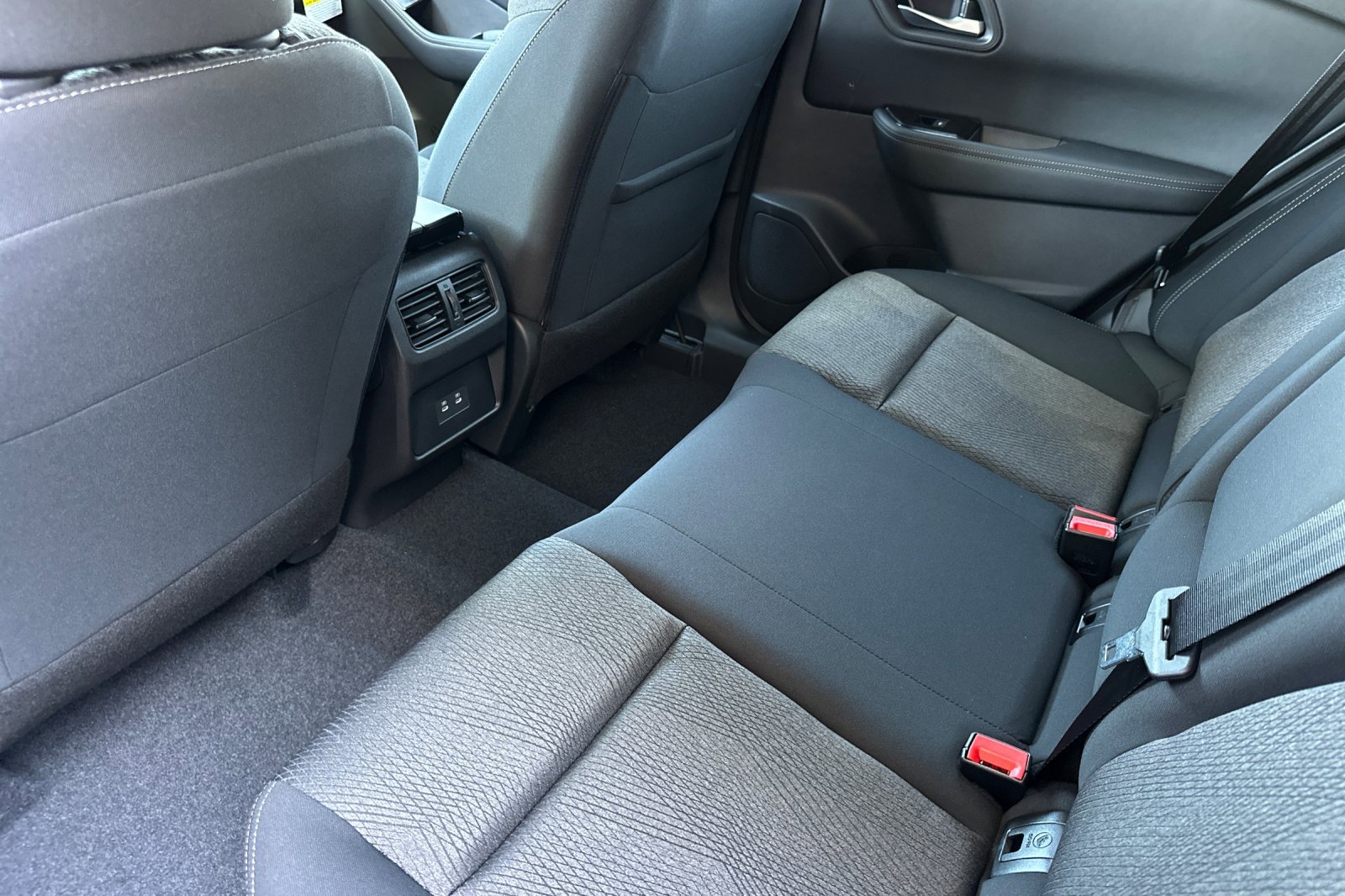 2026 Nissan Rogue SV photo 12