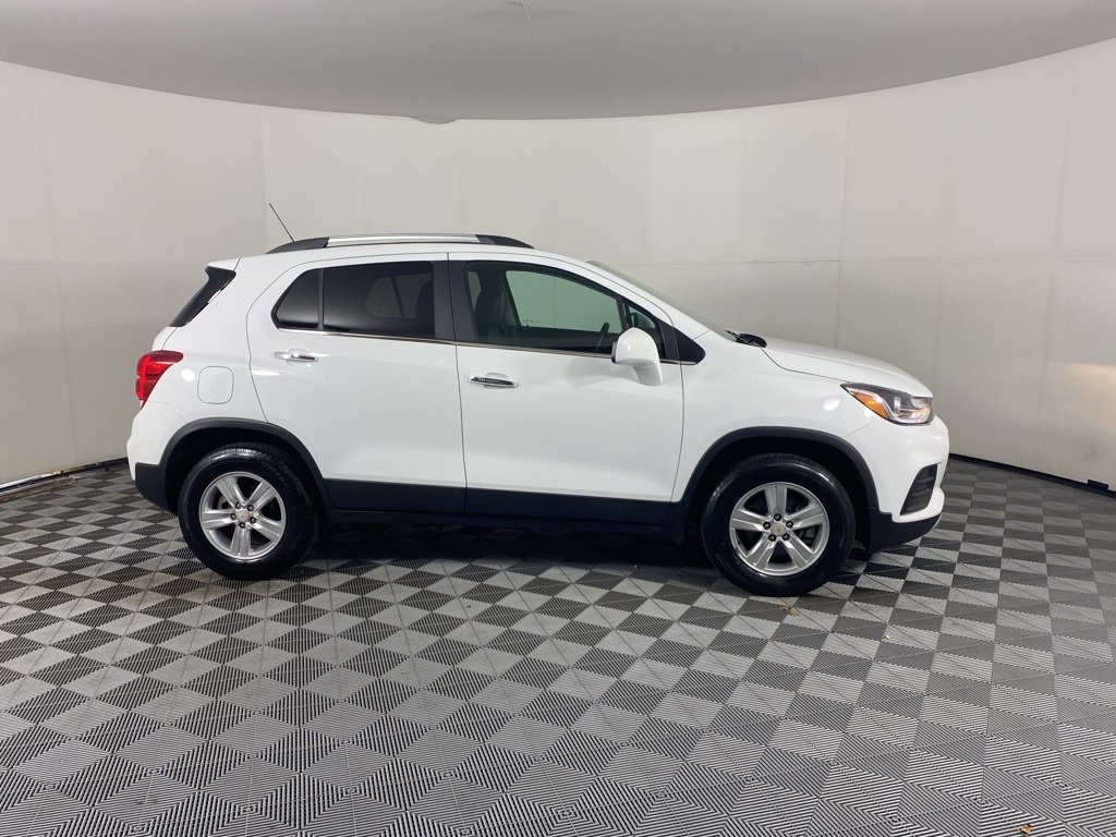 2019 Chevrolet Trax LT photo 2