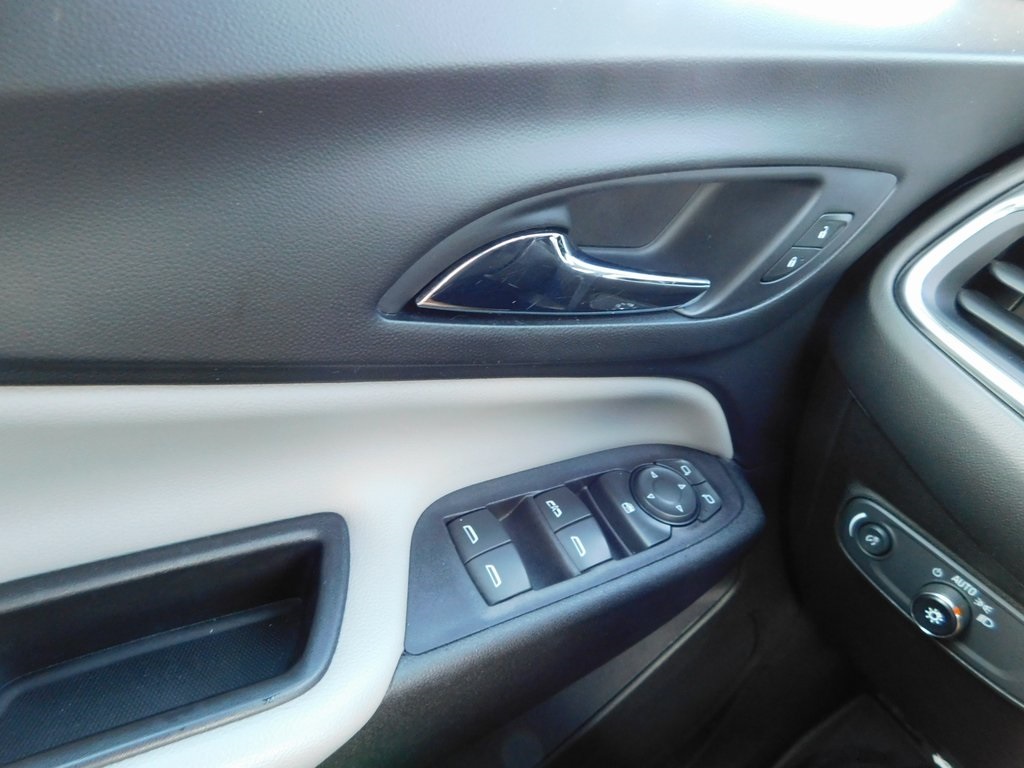 2020 Chevrolet Equinox LT photo 23