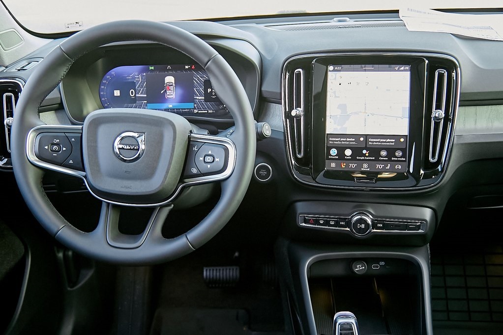 2026 VOLVO XC40 - Image 24
