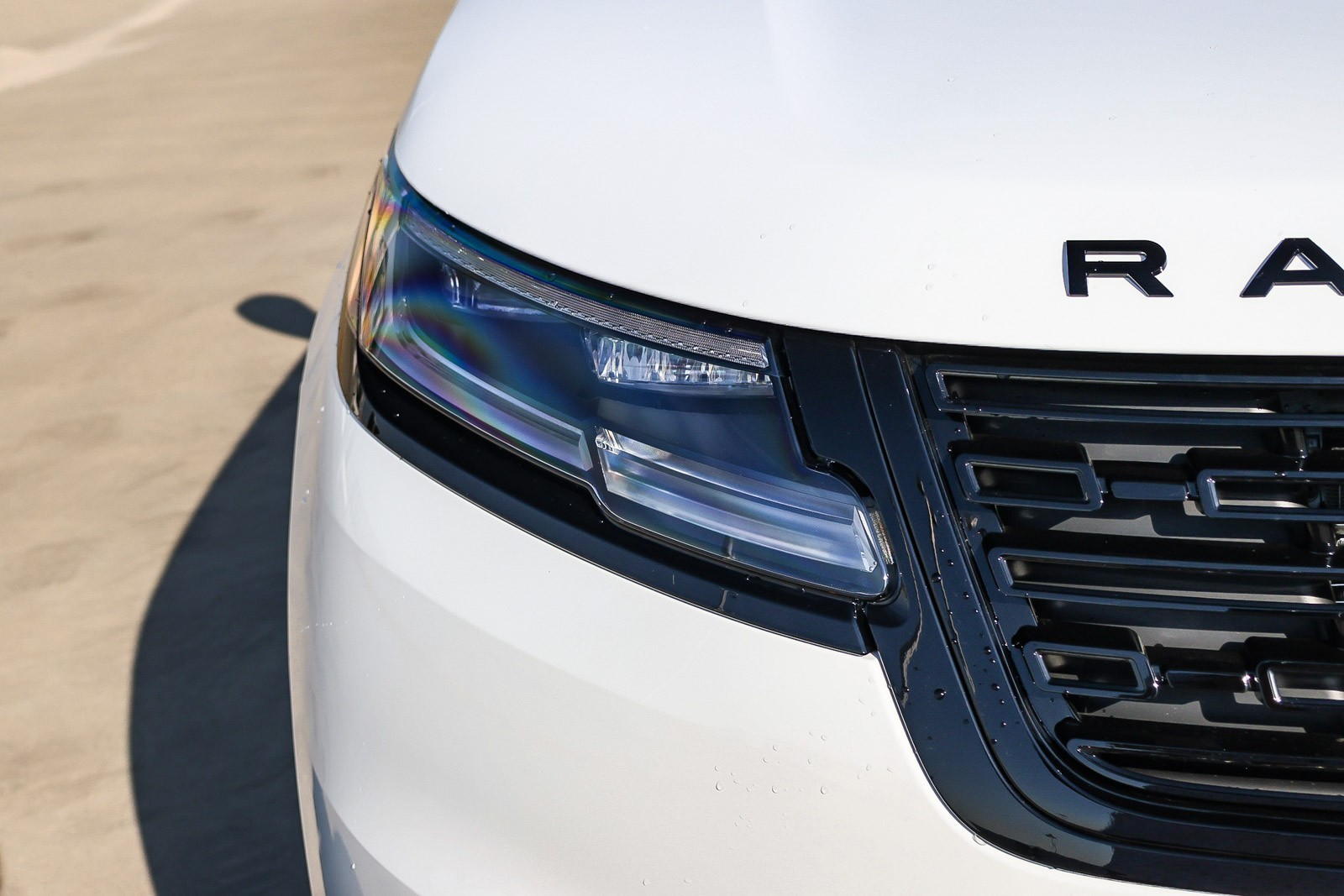 2026 Land Rover Range Rover Velar SE photo 8