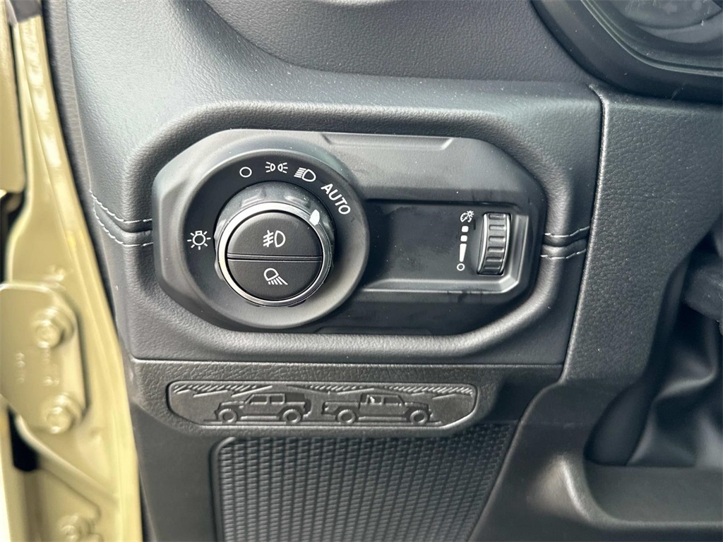 2025 Jeep Gladiator Sport photo 24