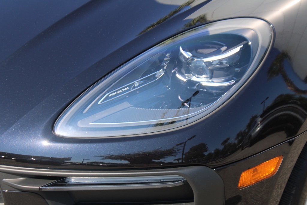 2025 Porsche Macan T photo 11