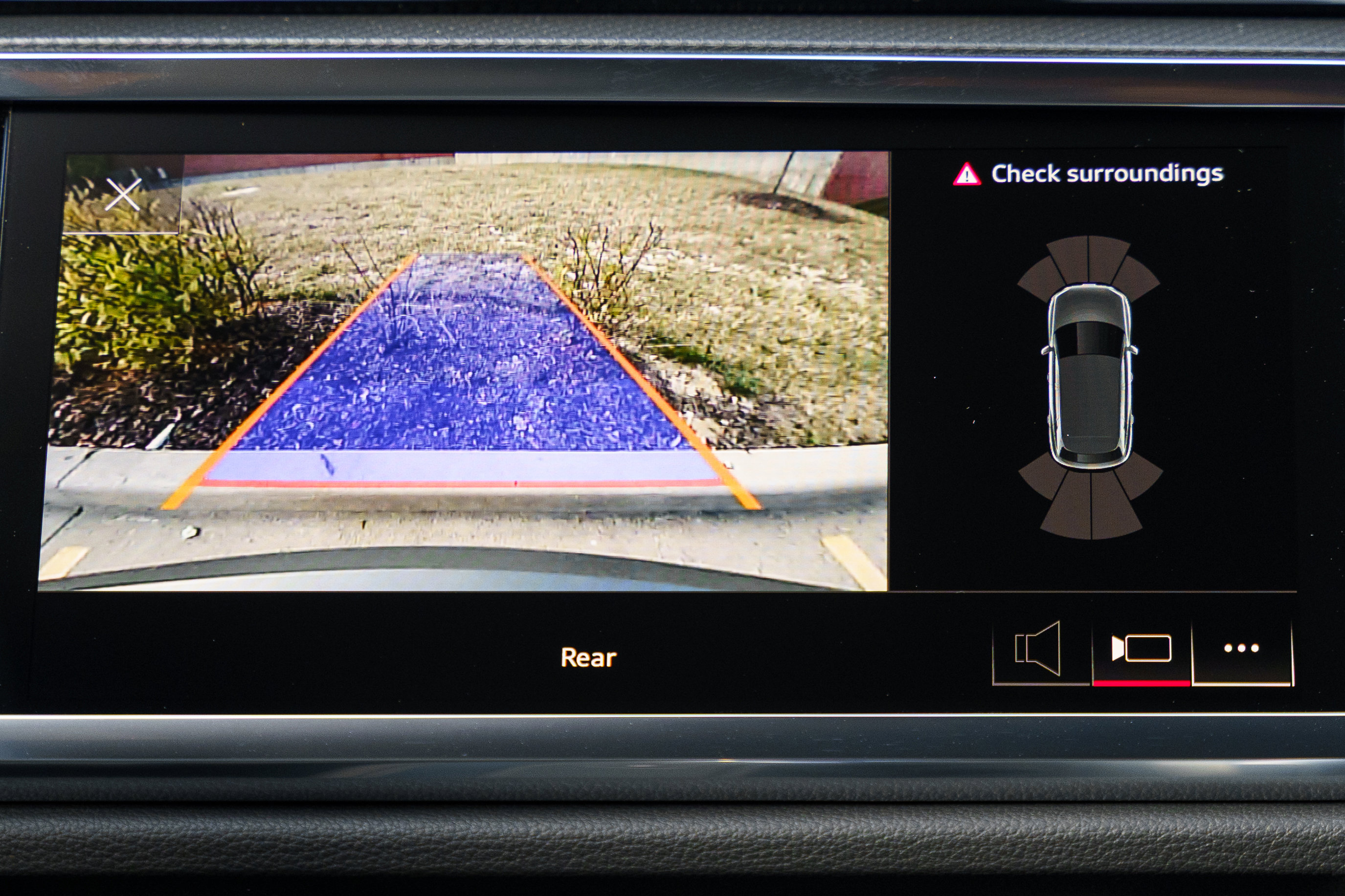 2025 Audi Q3 S line Premium photo 9