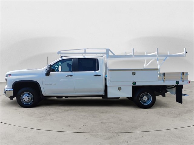 2025 Chevrolet Silverado 3500HD Work Truck photo 2