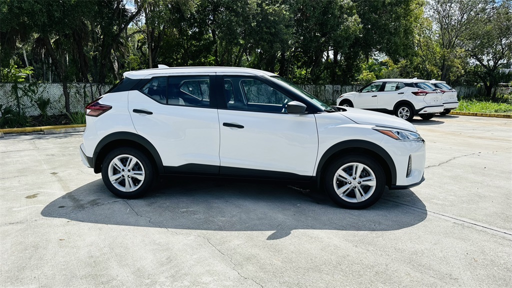 2025 Nissan Kicks Play S photo 7