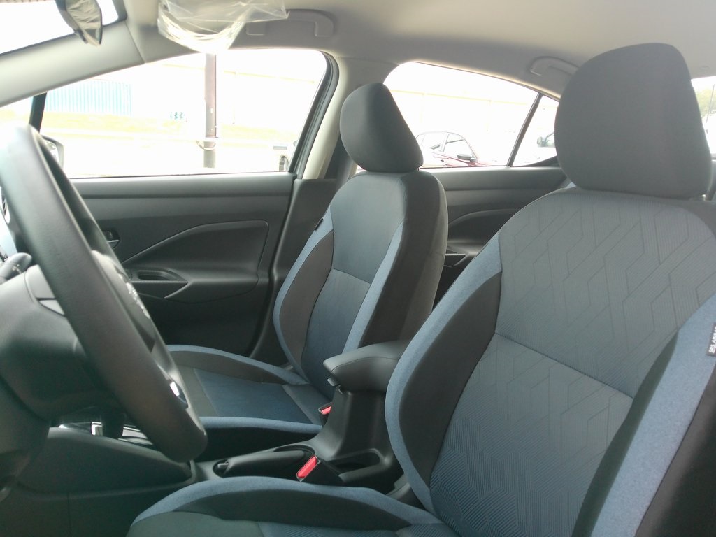 2025 Nissan Versa SV photo 9
