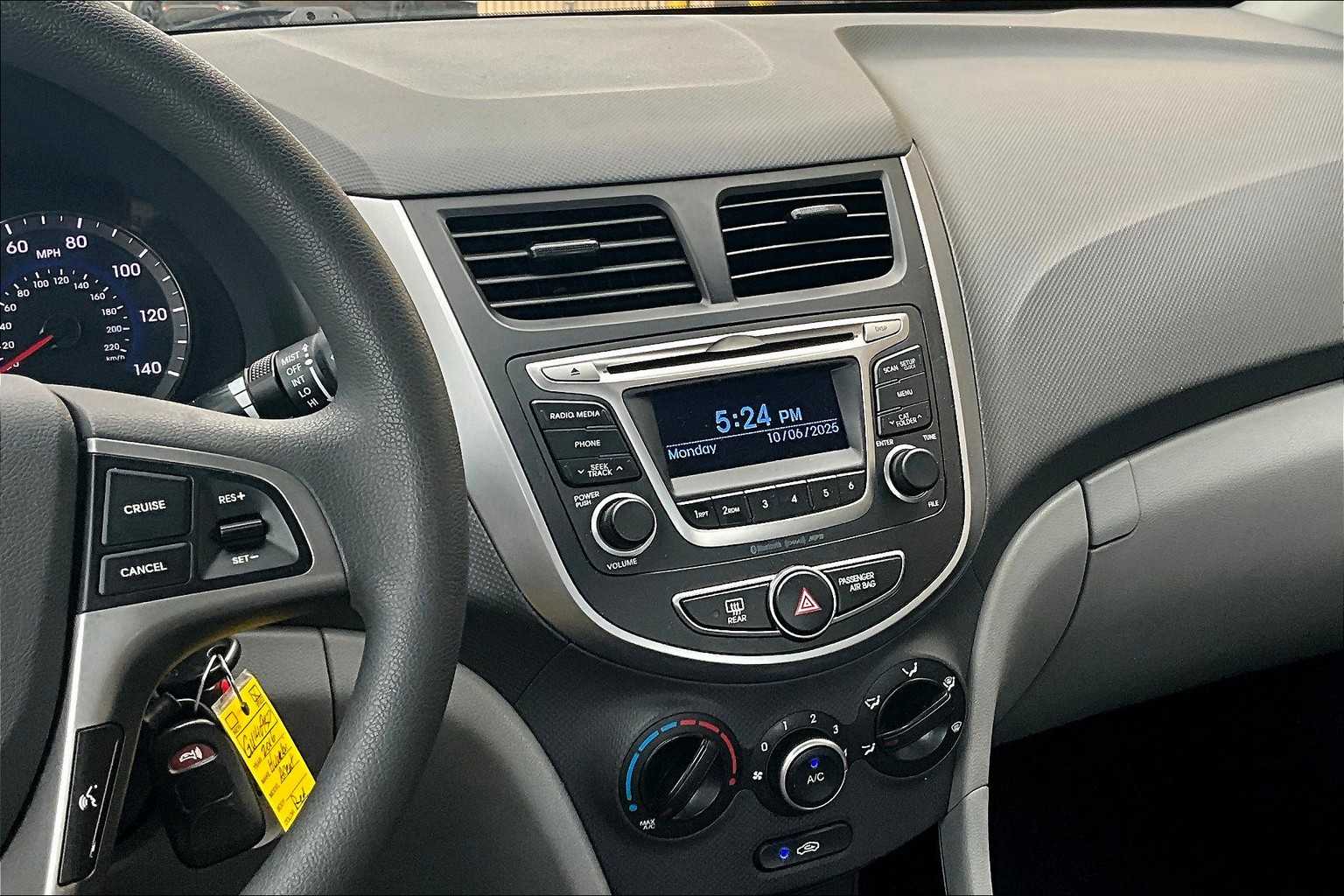 2016 Hyundai Accent SE photo 6