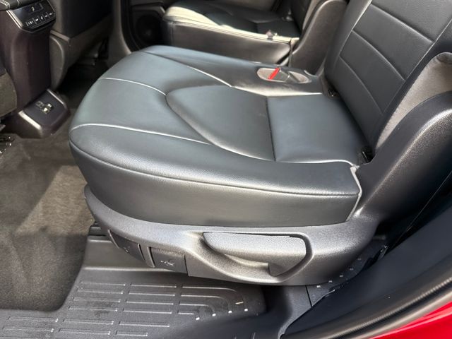2021 Toyota Highlander XLE photo 16