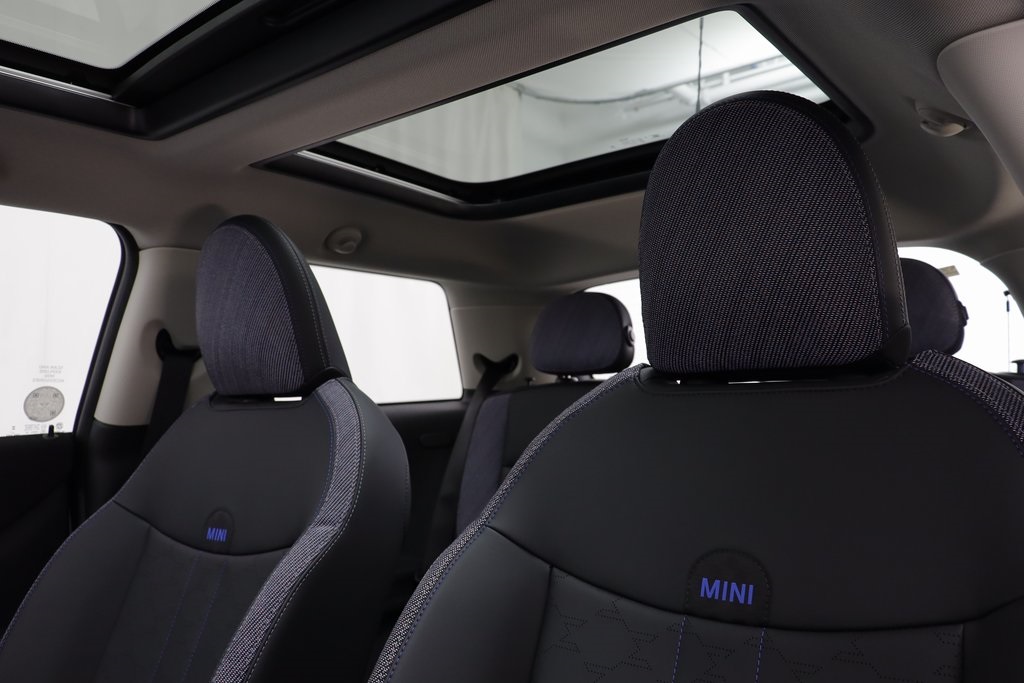 2025 Mini Cooper 2 Door Hardtop Signature photo 13