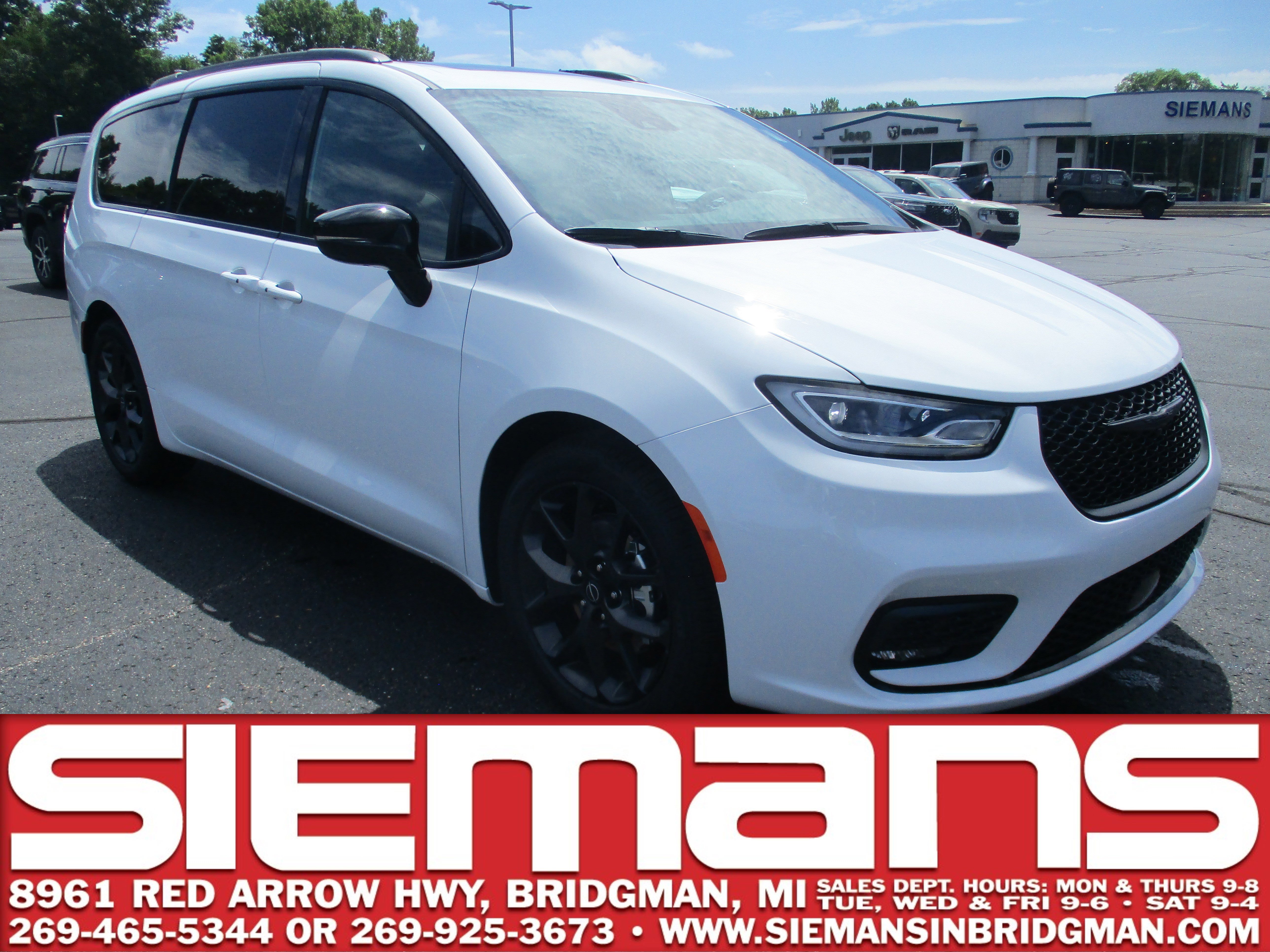 2025 Chrysler Pacifica Limited's photo