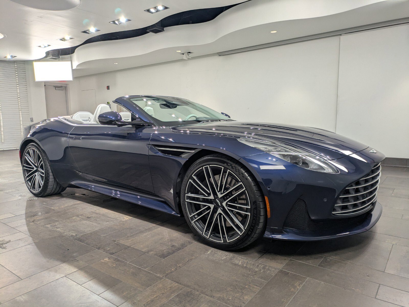 Aston Martin DB12 Volante's photo