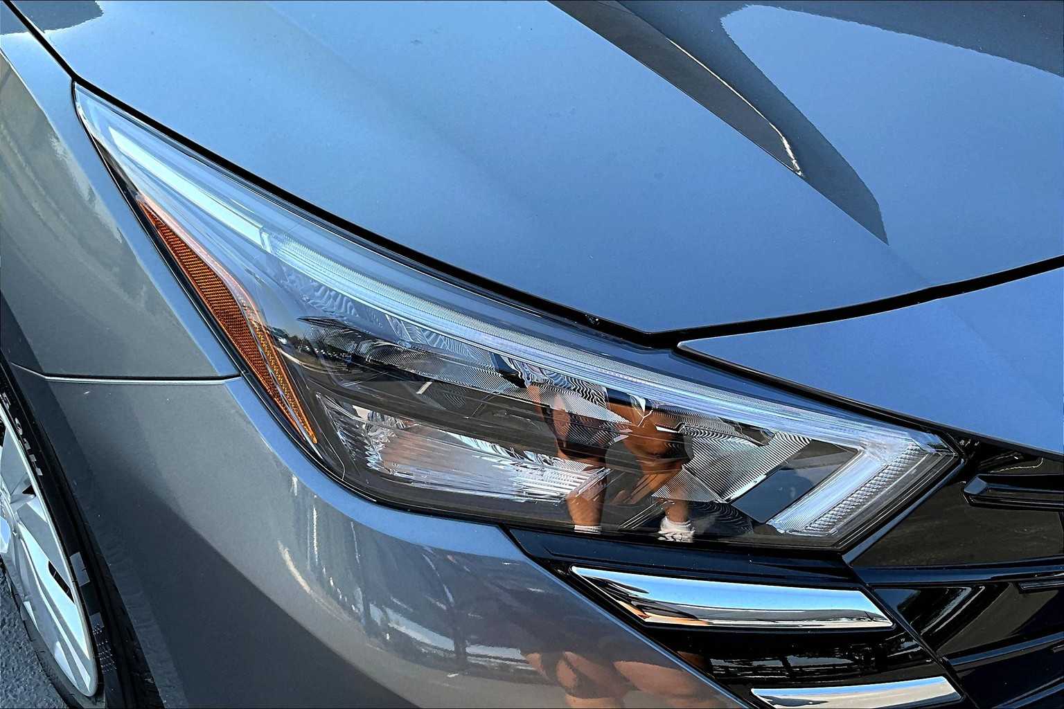 2025 Nissan Versa S photo 13