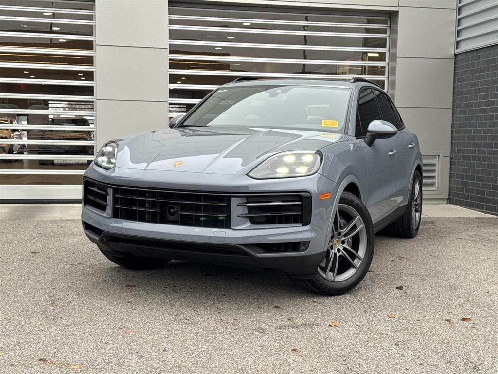 2024 Porsche Cayenne Base's photo