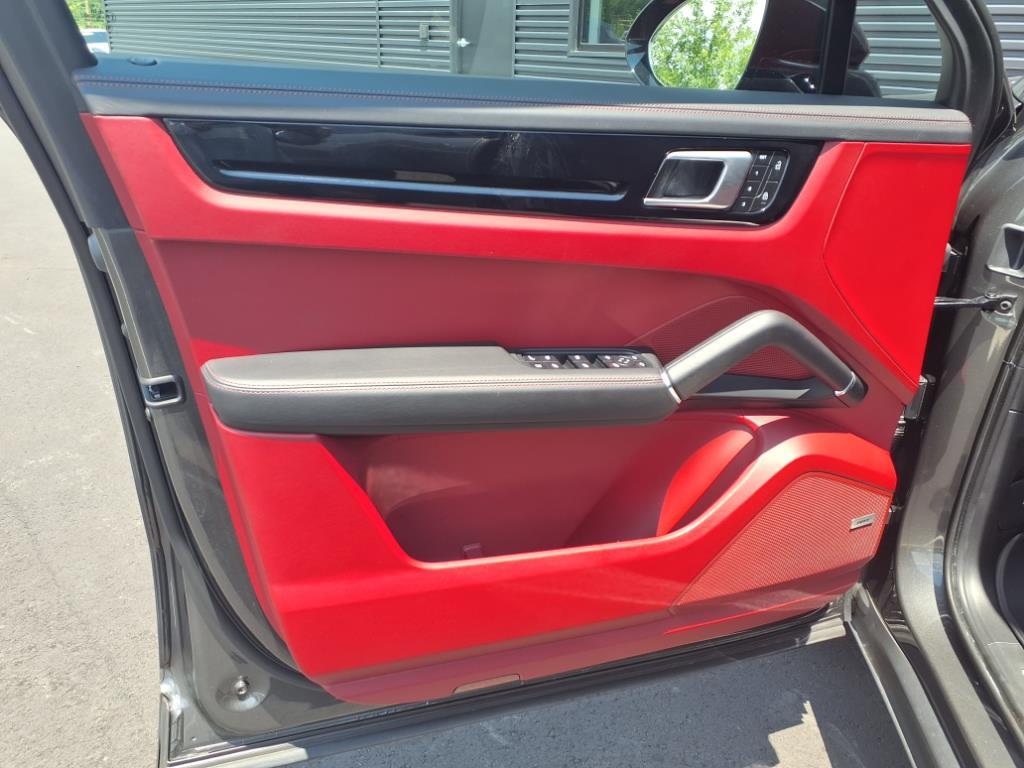 2022 Porsche Cayenne E-Hybrid Coupe photo 9