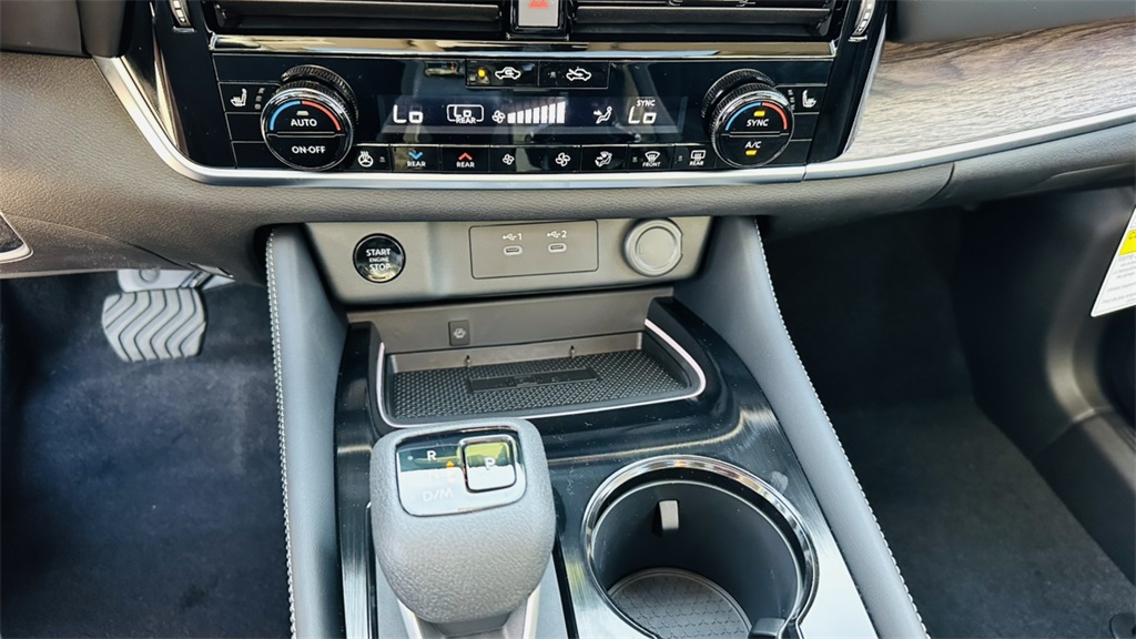 2025 Nissan Rogue Platinum photo 22