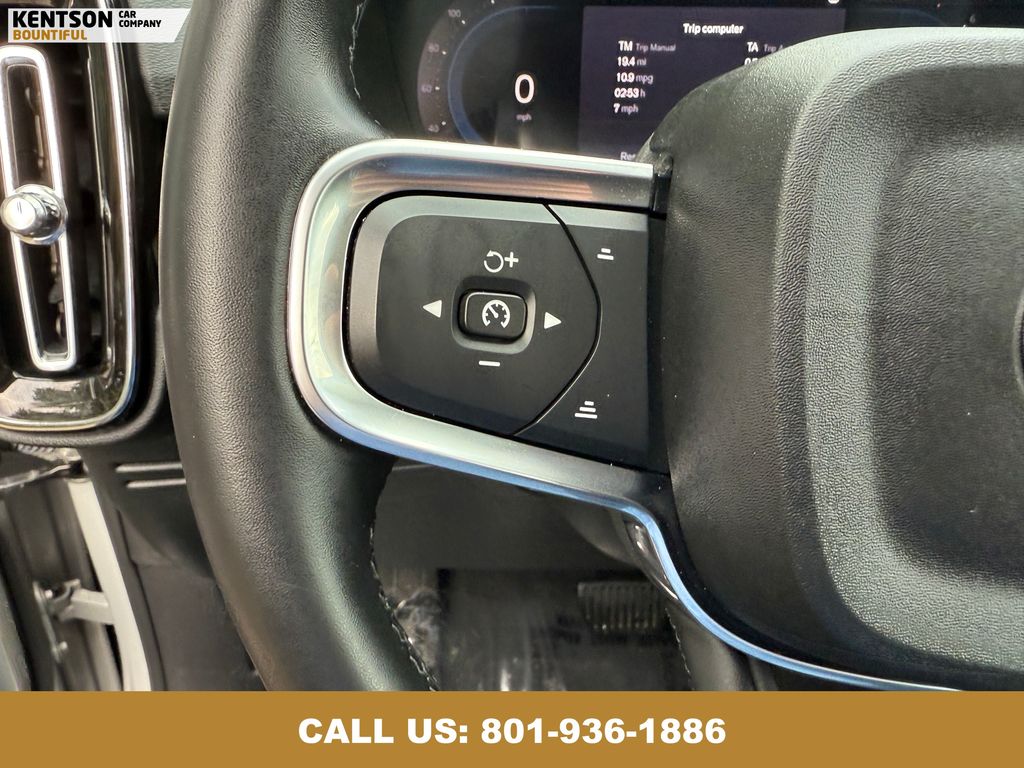 2025 Volvo XC40 Plus photo 19