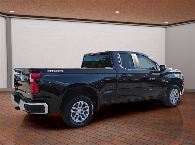 2023 Chevrolet Silverado 1500 LT photo 3