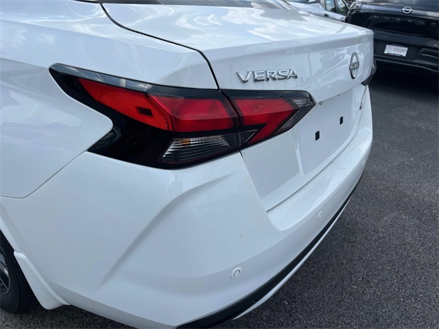 2025 Nissan Versa 1.6 S photo 9