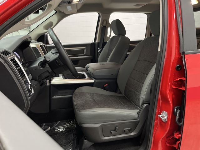 2017 Ram 1500 SLT photo 4