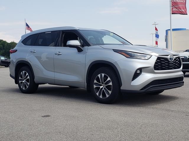 2022 Toyota Highlander Hybrid XLE photo 3