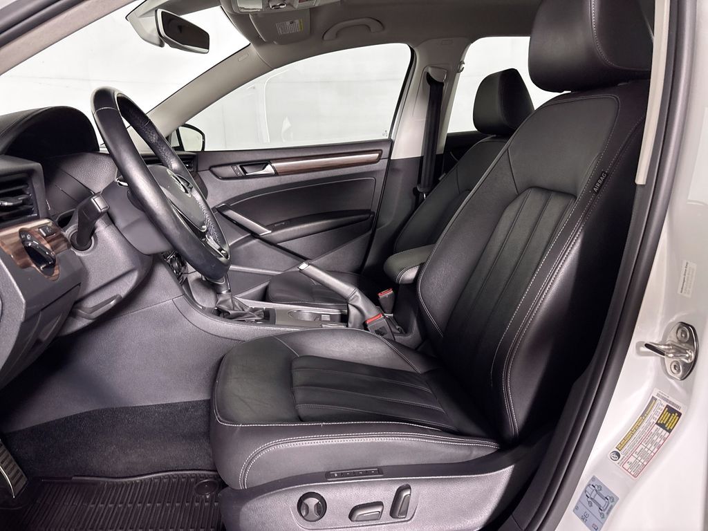 2020 Volkswagen Passat 2.0T SEL photo 9