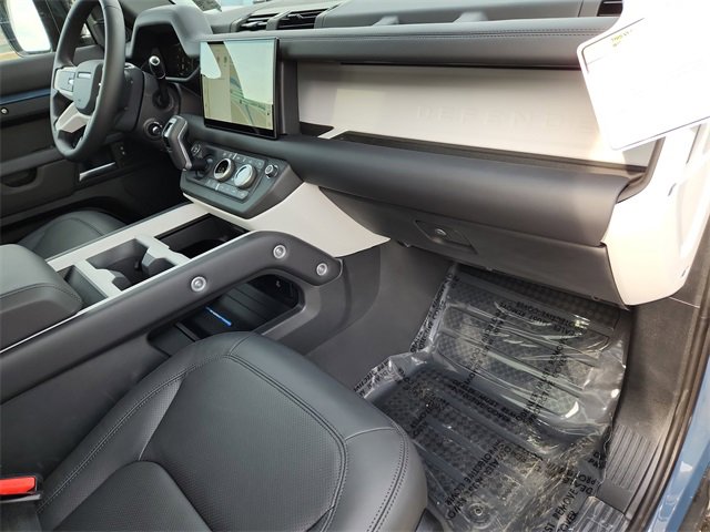 2025 Land Rover Defender 110 S photo 25