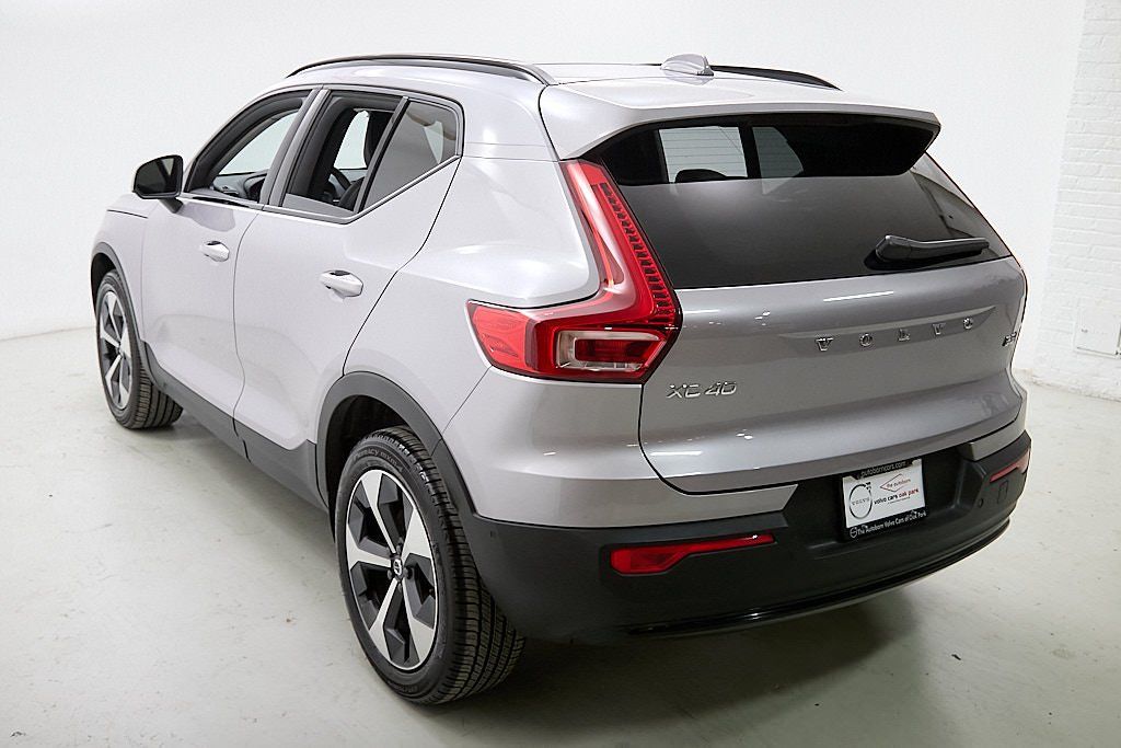 2026 VOLVO XC40 - Image 8