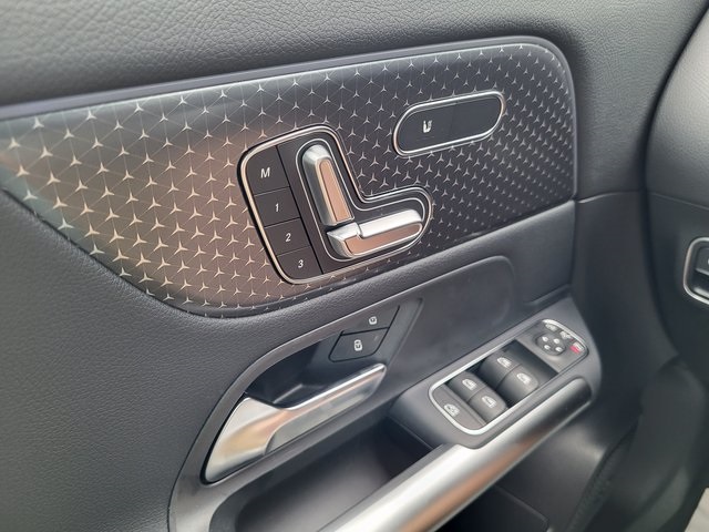 2025 Mercedes Benz GLA 250 photo 24