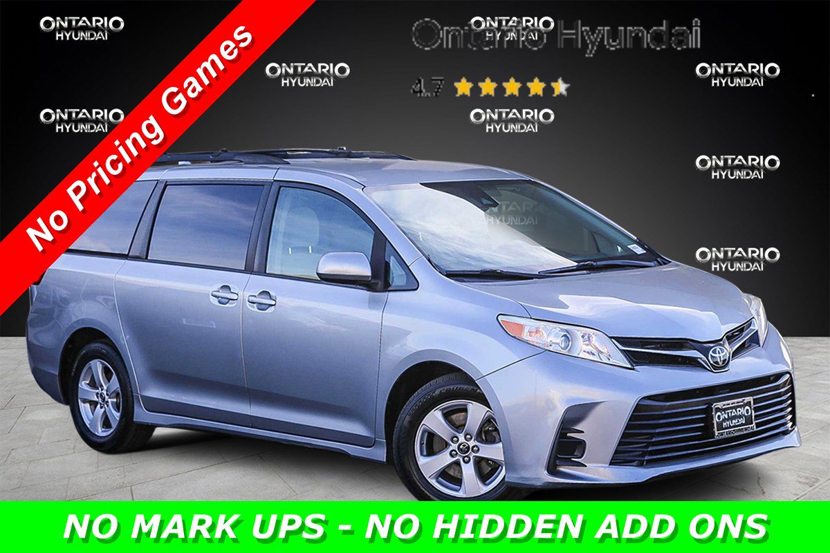 2018 Toyota Sienna LE's photo