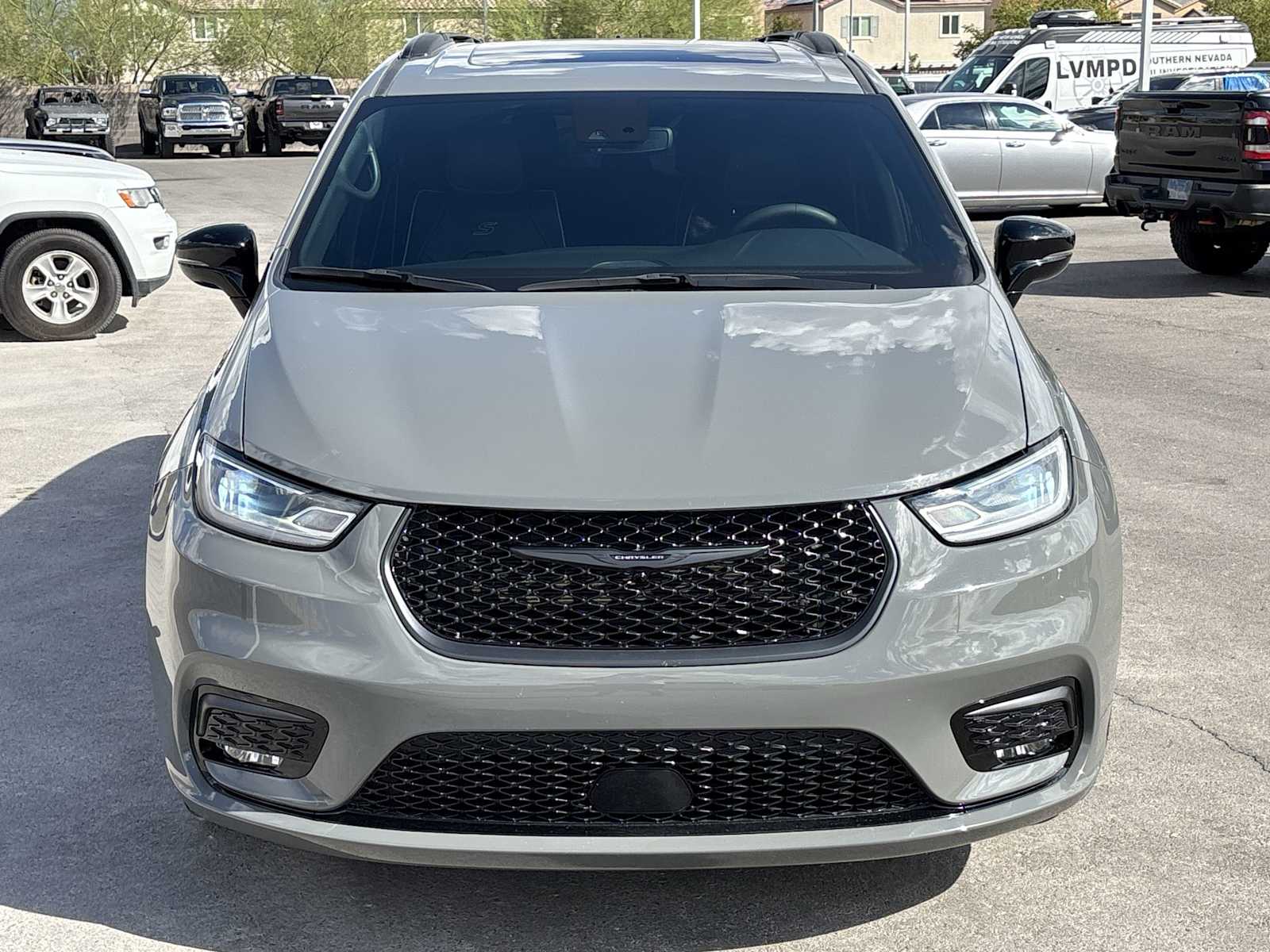 2023 Chrysler Pacifica Limited photo 4