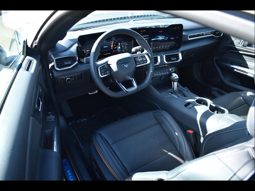 2025 Ford Mustang GT Premium photo 4
