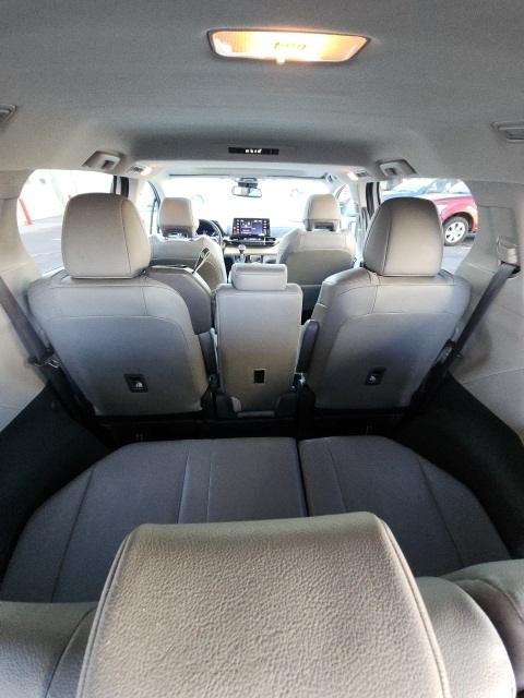 2023 Toyota Sienna XLE photo 13