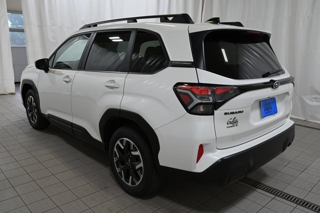 2025 Subaru Forester Premium photo 8