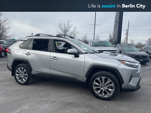 2022 Toyota RAV4 XLE Premium's photo