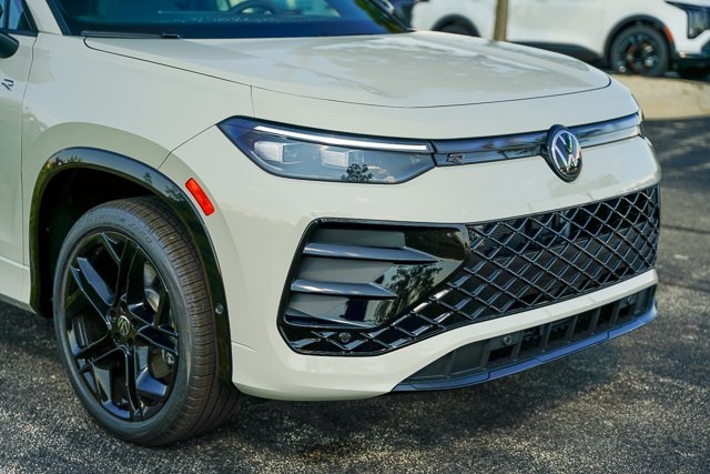 2025 Volkswagen Tiguan SE R-Line Black photo 46